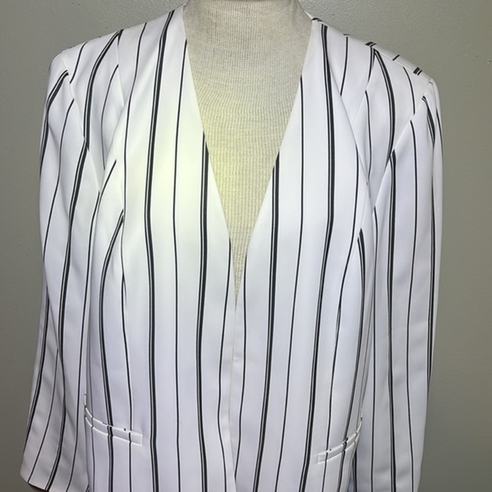 Bar III Open Front Blazer White With Black Vertical Stripes womens size 2X - Picture 3 of 6
